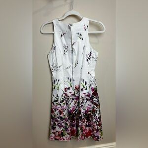Maggy London White floral Pattern Dress hidden zip Lined Floral Flare Sundress